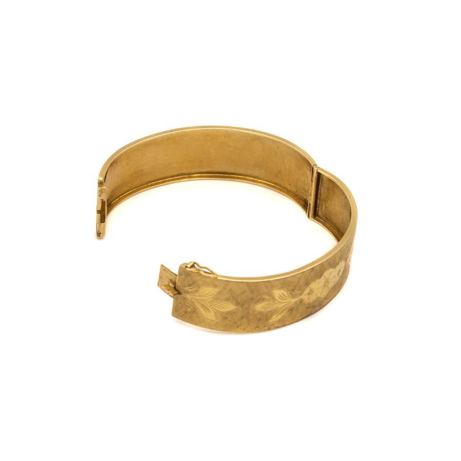 Bracelet jonc plat ouvrant gravé en or jaune