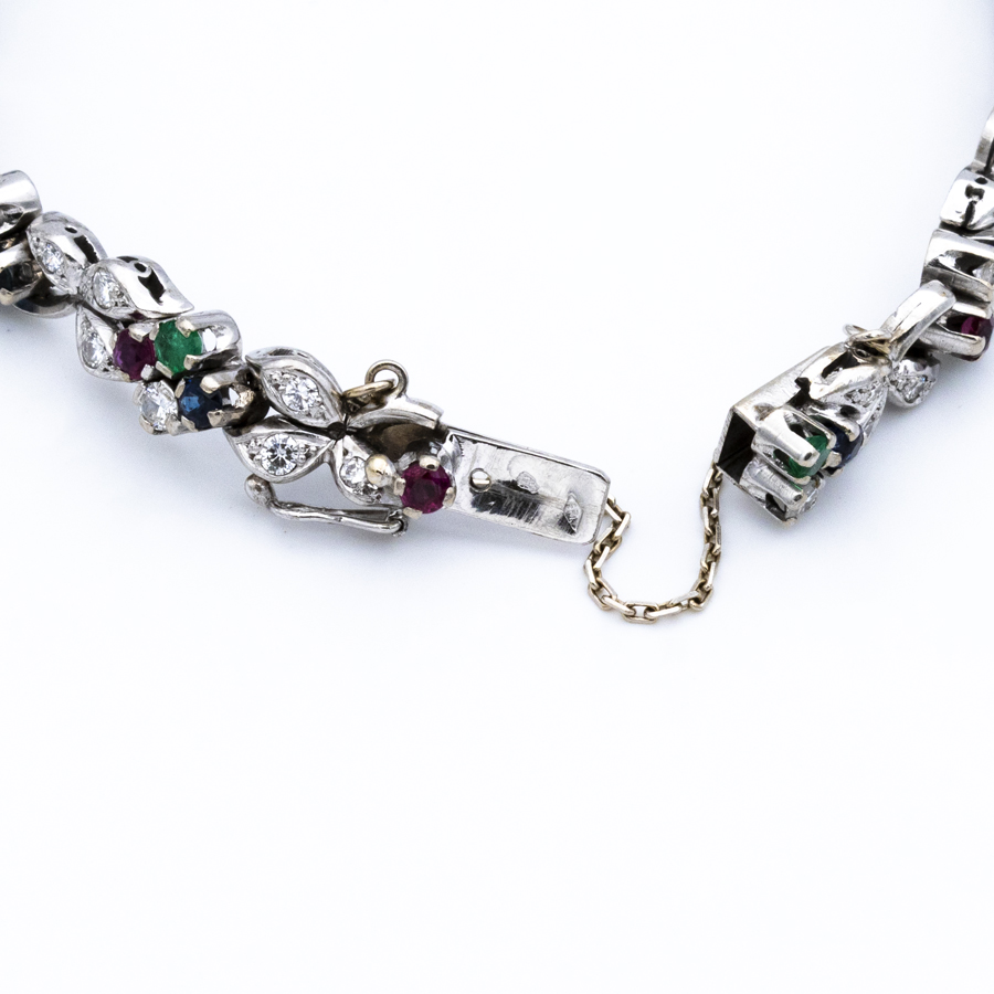 Bracelet articulé en or gris, saphirs, rubis et diamants