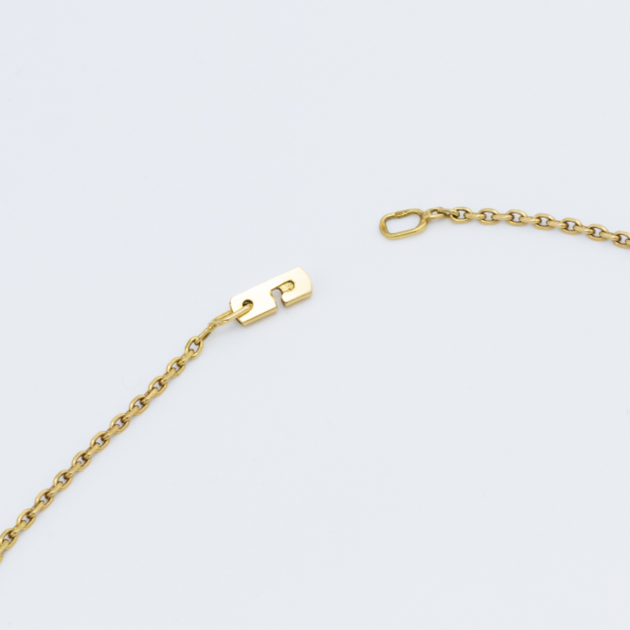 Collier pendentif en or jaune, saphir et diamant